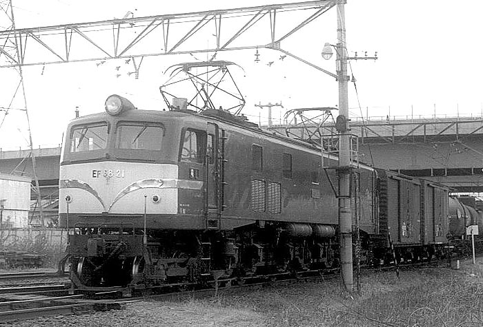 国鉄 EF58形直流電気機関車 31号機 試験塗装1号 B